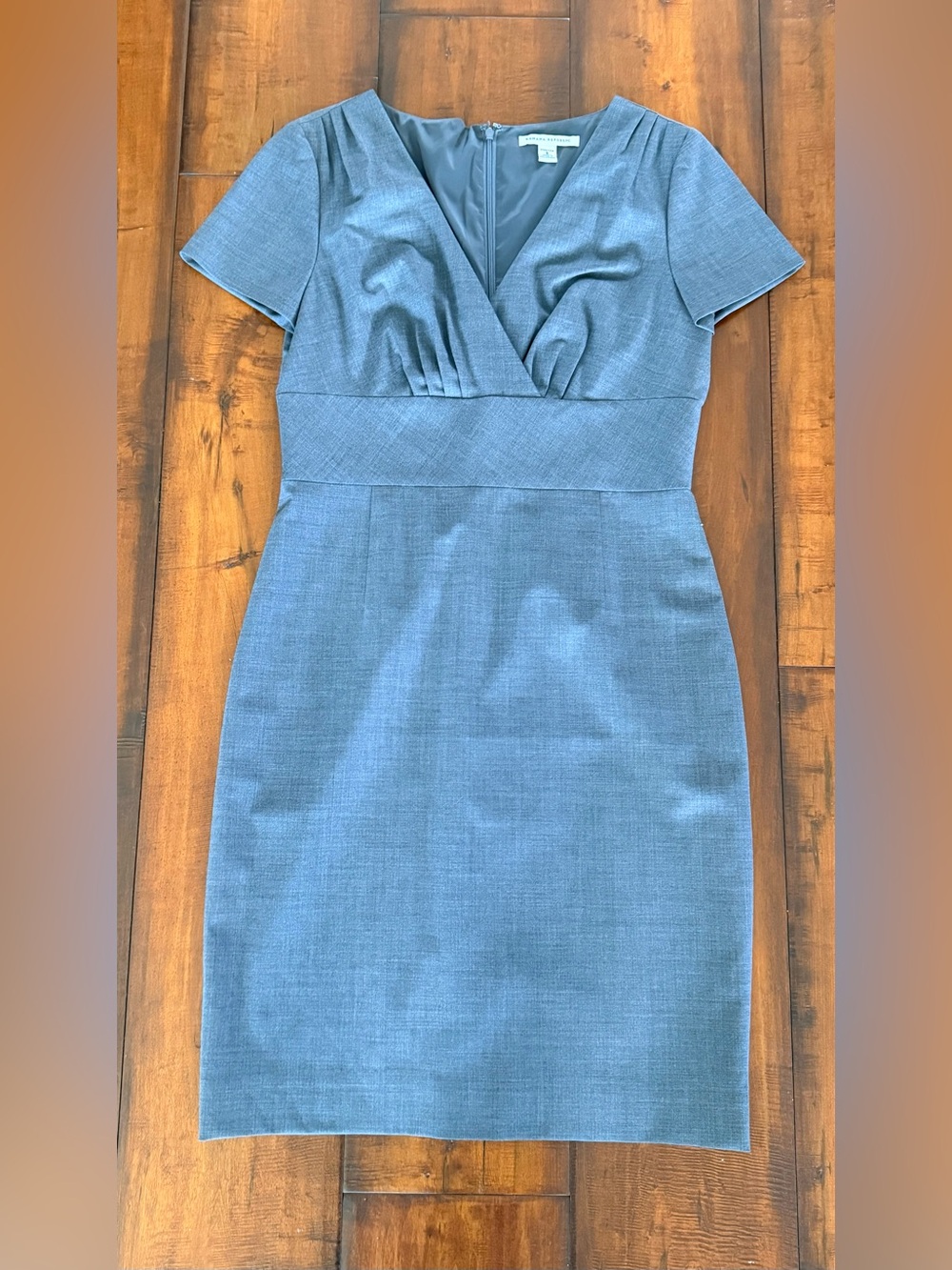 Classic Short-Sleeve Sheath Dress in Gray